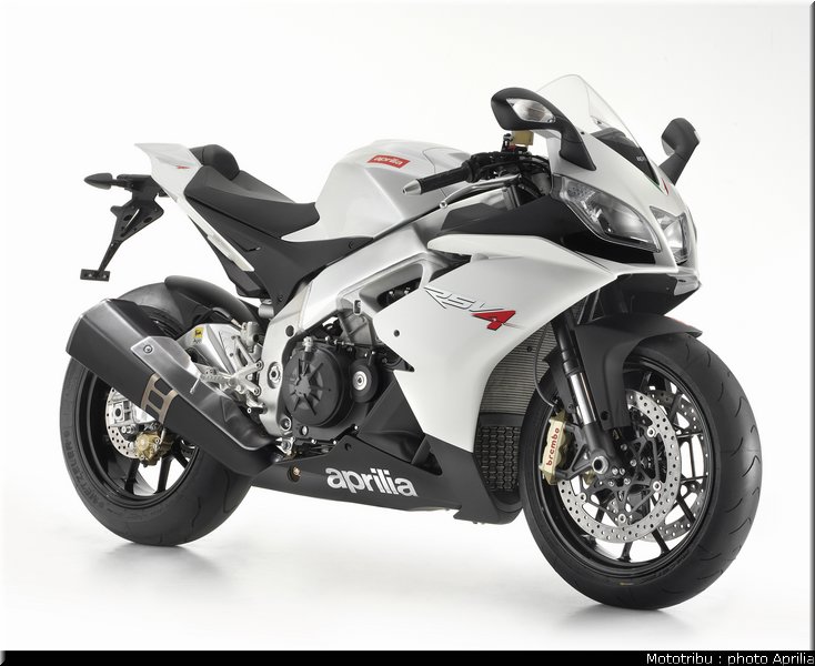 aprilia_rsv4r_2010_023