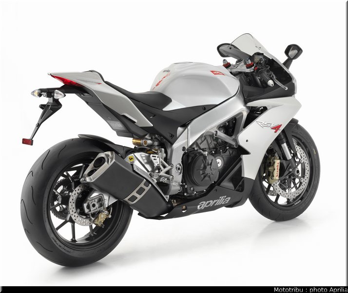 aprilia_rsv4r_2010_025