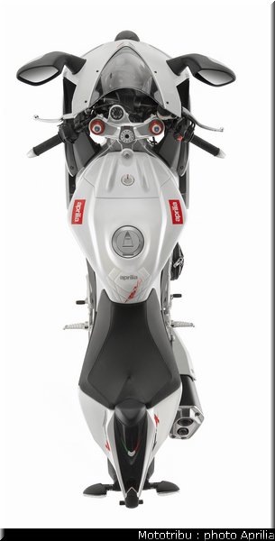 aprilia_rsv4r_2010_032