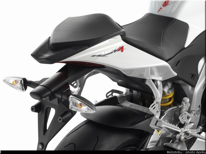 aprilia_rsv4r_2010_036