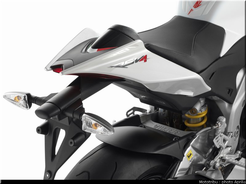 aprilia_rsv4r_2010_038