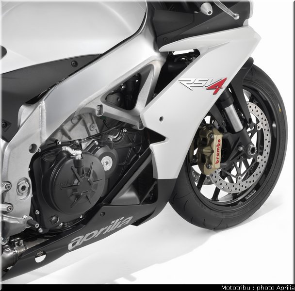 aprilia_rsv4r_2010_040