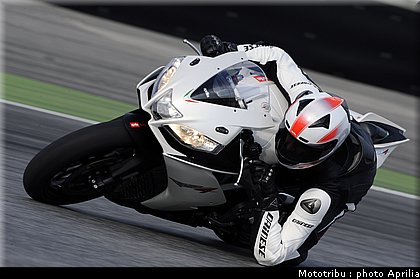 aprilia_rsv4r_2010_003.jpg