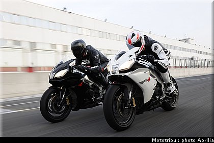 aprilia_rsv4r_2010_005.jpg