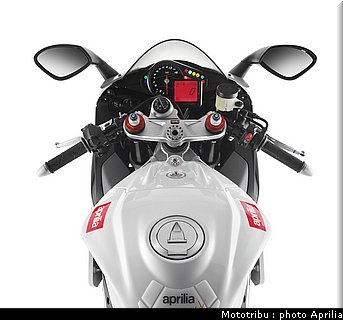 aprilia_rsv4r_2010_033.jpg