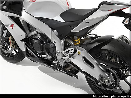 aprilia_rsv4r_2010_035.jpg
