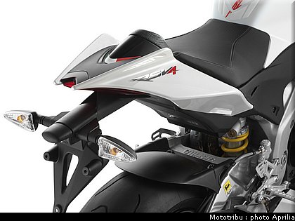 aprilia_rsv4r_2010_038.jpg