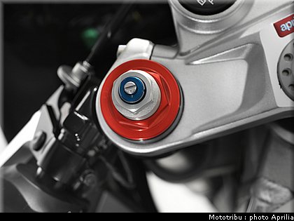 aprilia_rsv4r_2010_039.jpg