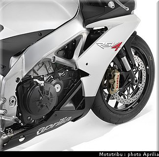 aprilia_rsv4r_2010_040.jpg