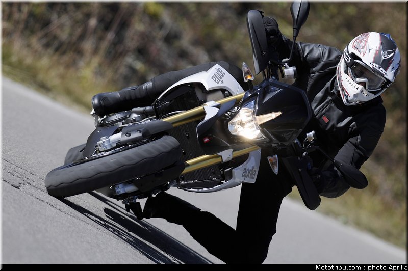 aprilia_1200_dorsoduro_2011_001