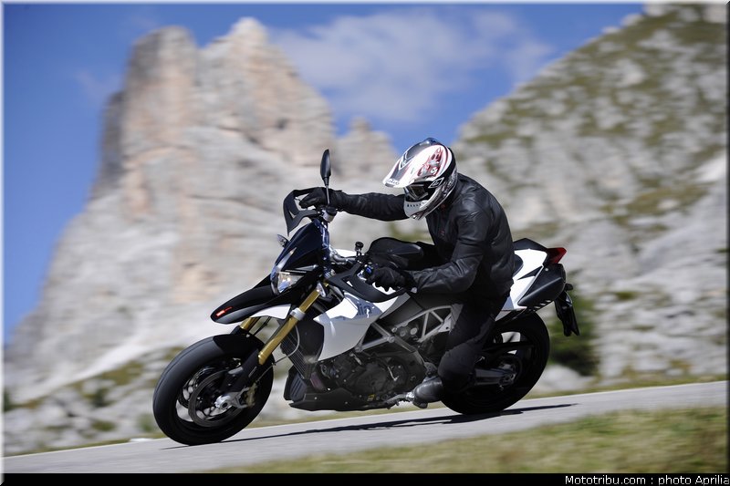 aprilia_1200_dorsoduro_2011_002