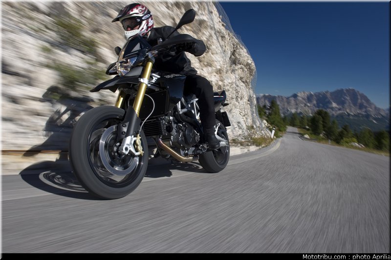 aprilia_1200_dorsoduro_2011_004
