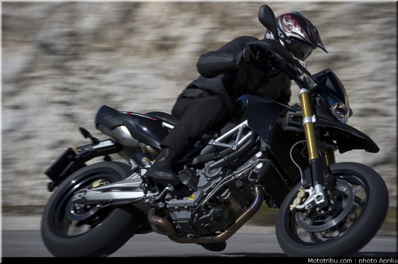 aprilia_1200_dorsoduro_2011_005