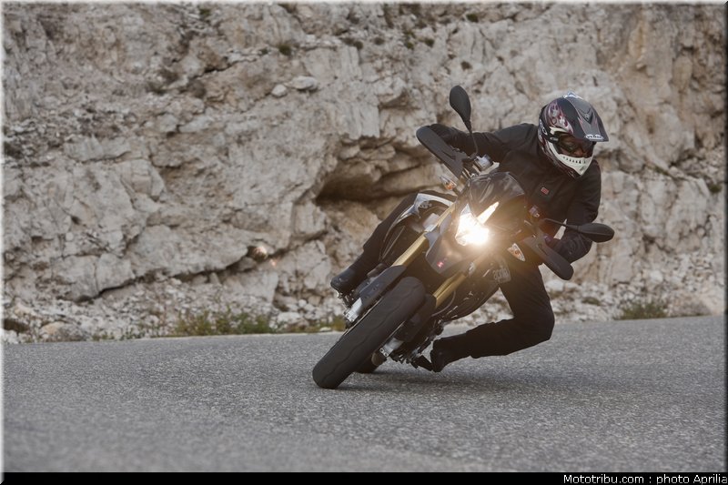 aprilia_1200_dorsoduro_2011_011