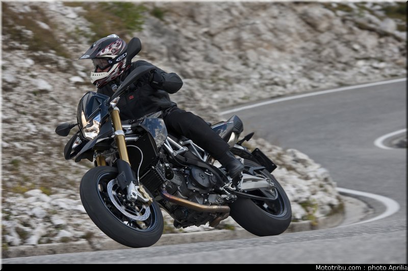 aprilia_1200_dorsoduro_2011_012