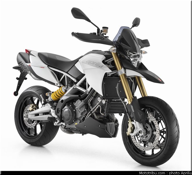 aprilia_1200_dorsoduro_2011_017
