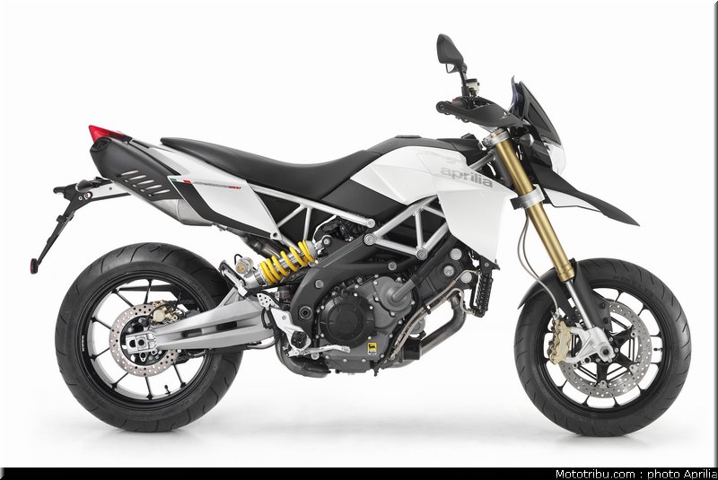 aprilia_1200_dorsoduro_2011_024