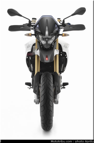 aprilia_1200_dorsoduro_2011_027