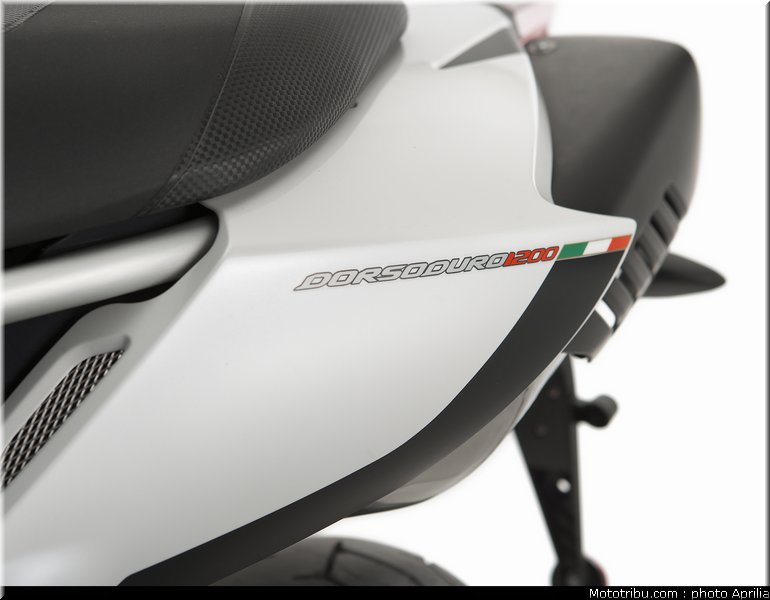 aprilia_1200_dorsoduro_2011_032
