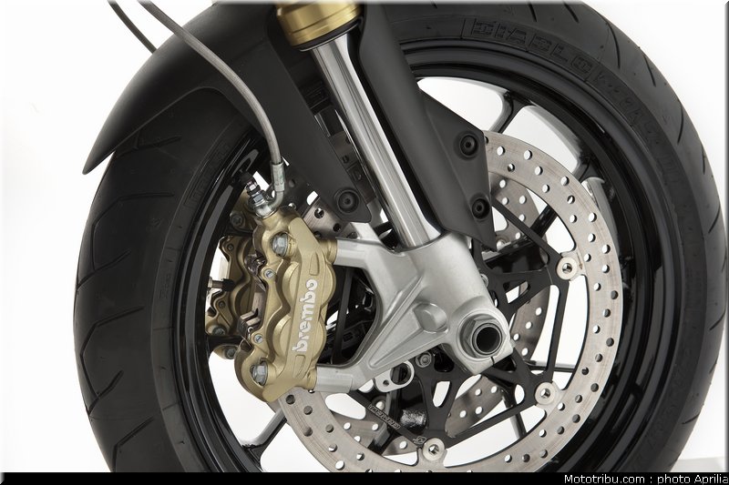 aprilia_1200_dorsoduro_2011_033