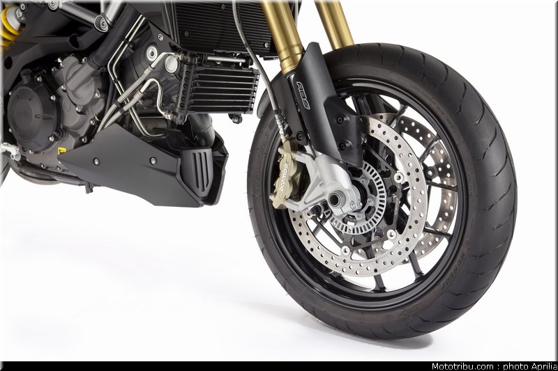 aprilia_1200_dorsoduro_2011_034
