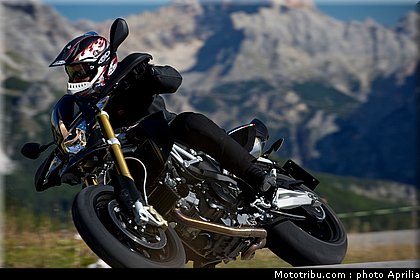 aprilia_1200_dorsoduro_2011_003.jpg