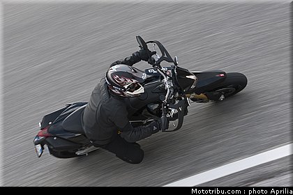 aprilia_1200_dorsoduro_2011_010.jpg