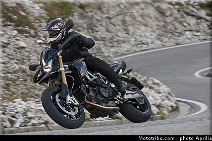aprilia_1200_dorsoduro_2011_012.jpg
