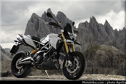 aprilia_1200_dorsoduro_2011_016.jpg