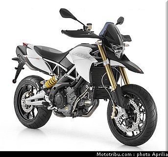 aprilia_1200_dorsoduro_2011_021.jpg
