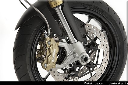 aprilia_1200_dorsoduro_2011_033.jpg