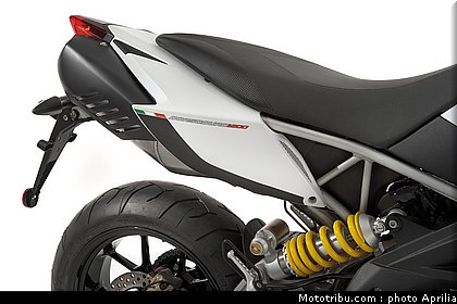 aprilia_1200_dorsoduro_2011_037.jpg