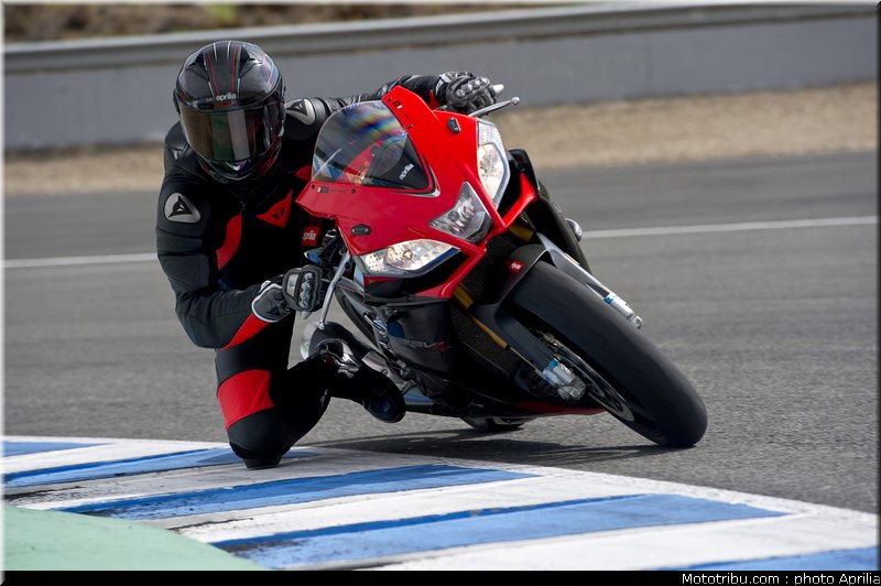 aprilia_rsv4_factory_aprc_se_2011_003
