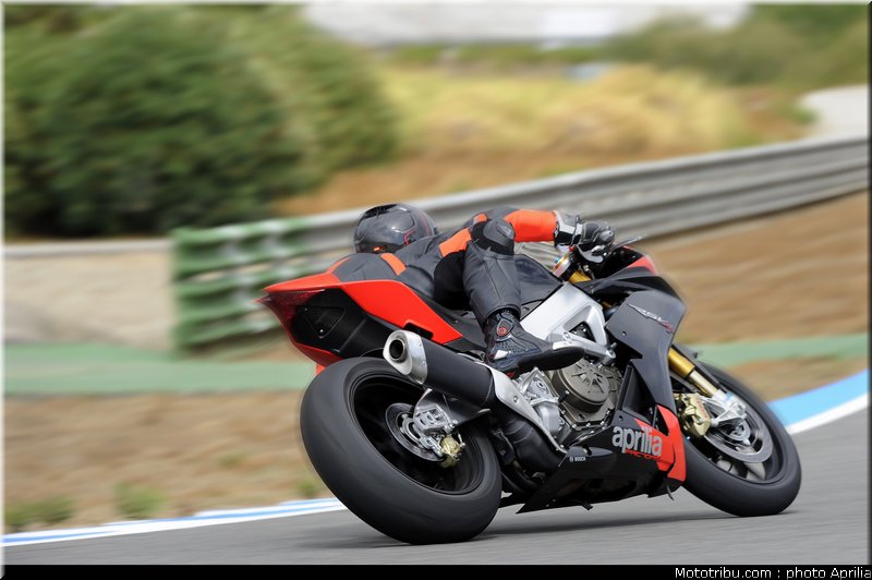 aprilia_rsv4_factory_aprc_se_2011_008