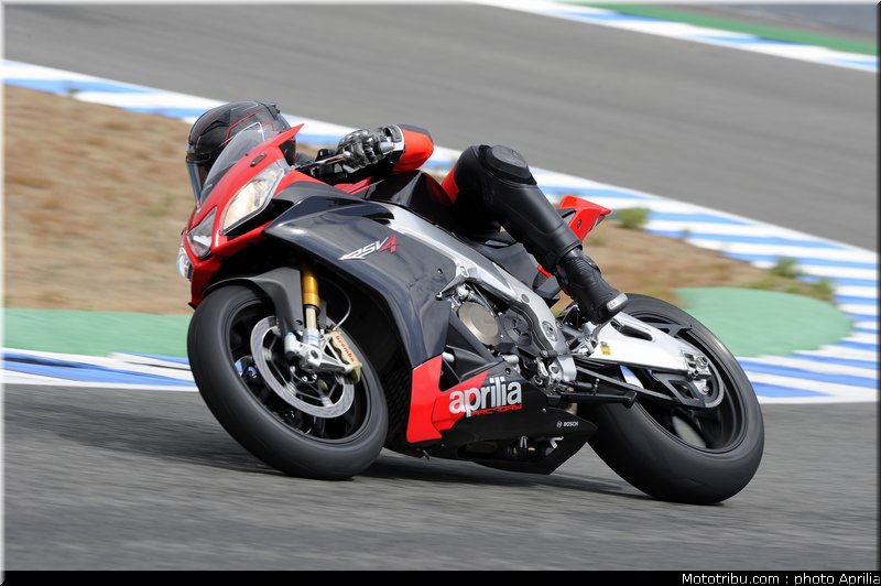 aprilia_rsv4_factory_aprc_se_2011_011