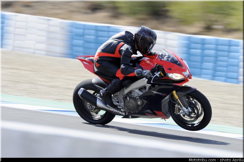 aprilia_rsv4_factory_aprc_se_2011_012