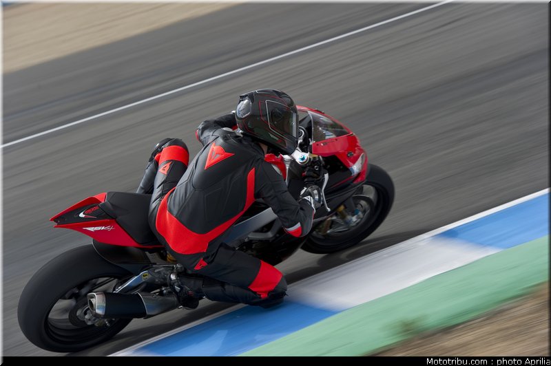 aprilia_rsv4_factory_aprc_se_2011_019