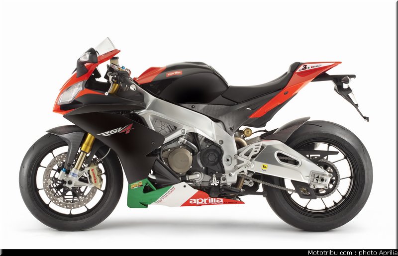 aprilia_rsv4_factory_aprc_se_2011_033