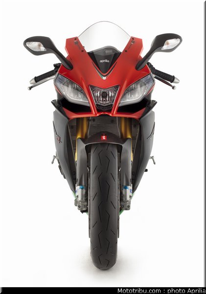 aprilia_rsv4_factory_aprc_se_2011_040