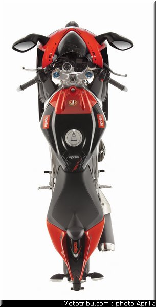 aprilia_rsv4_factory_aprc_se_2011_042