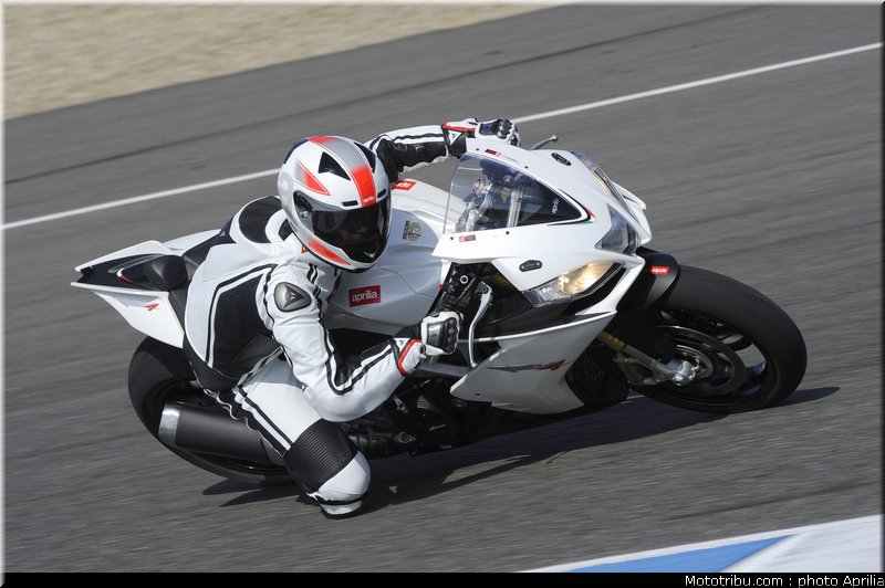 aprilia_rsv4r_aprc_2011_001