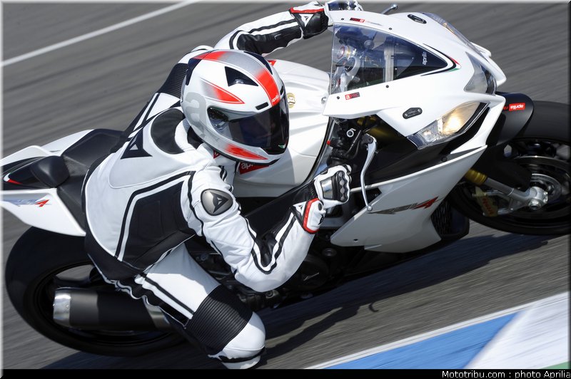 aprilia_rsv4r_aprc_2011_003