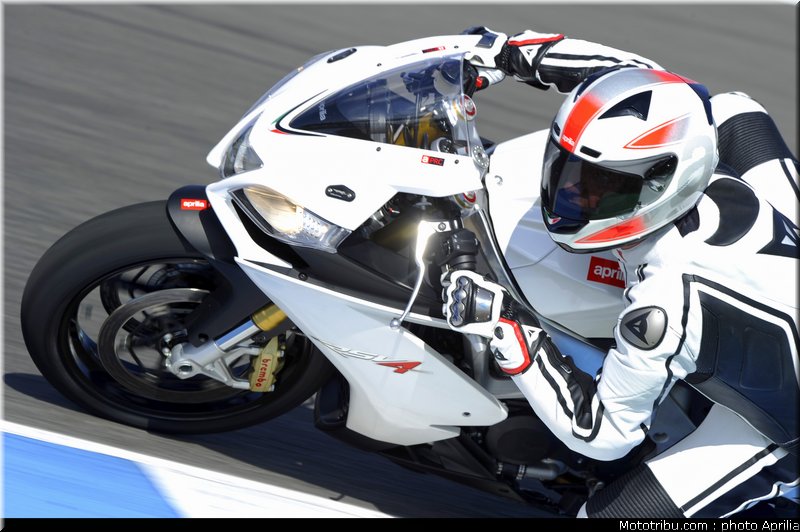 aprilia_rsv4r_aprc_2011_004