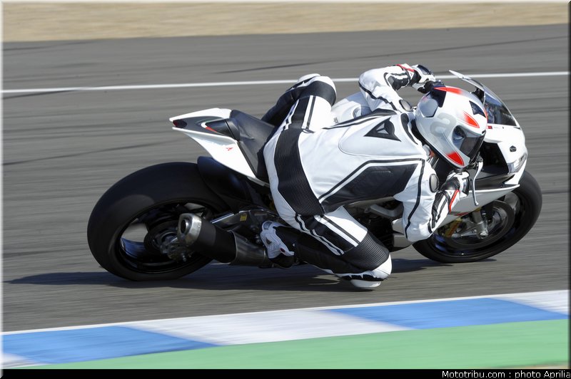 aprilia_rsv4r_aprc_2011_005