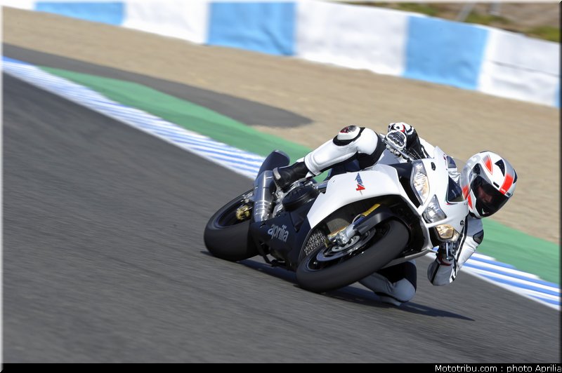 aprilia_rsv4r_aprc_2011_006