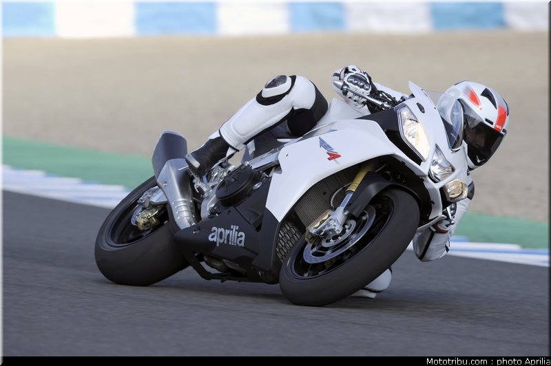 aprilia_rsv4r_aprc_2011_008