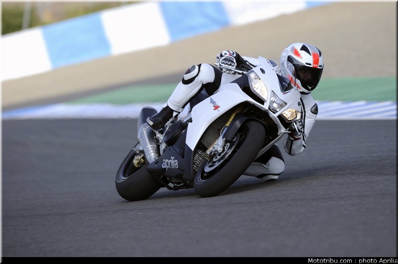 aprilia_rsv4r_aprc_2011_009