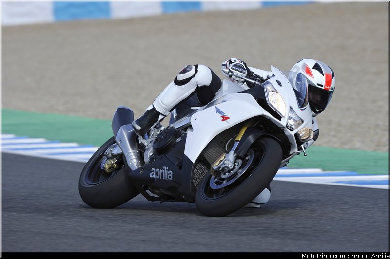 aprilia_rsv4r_aprc_2011_010