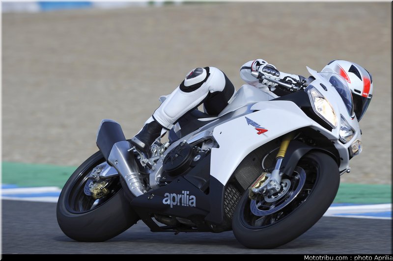 aprilia_rsv4r_aprc_2011_011