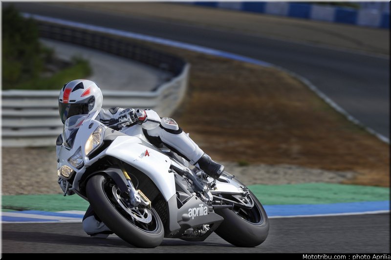 aprilia_rsv4r_aprc_2011_012